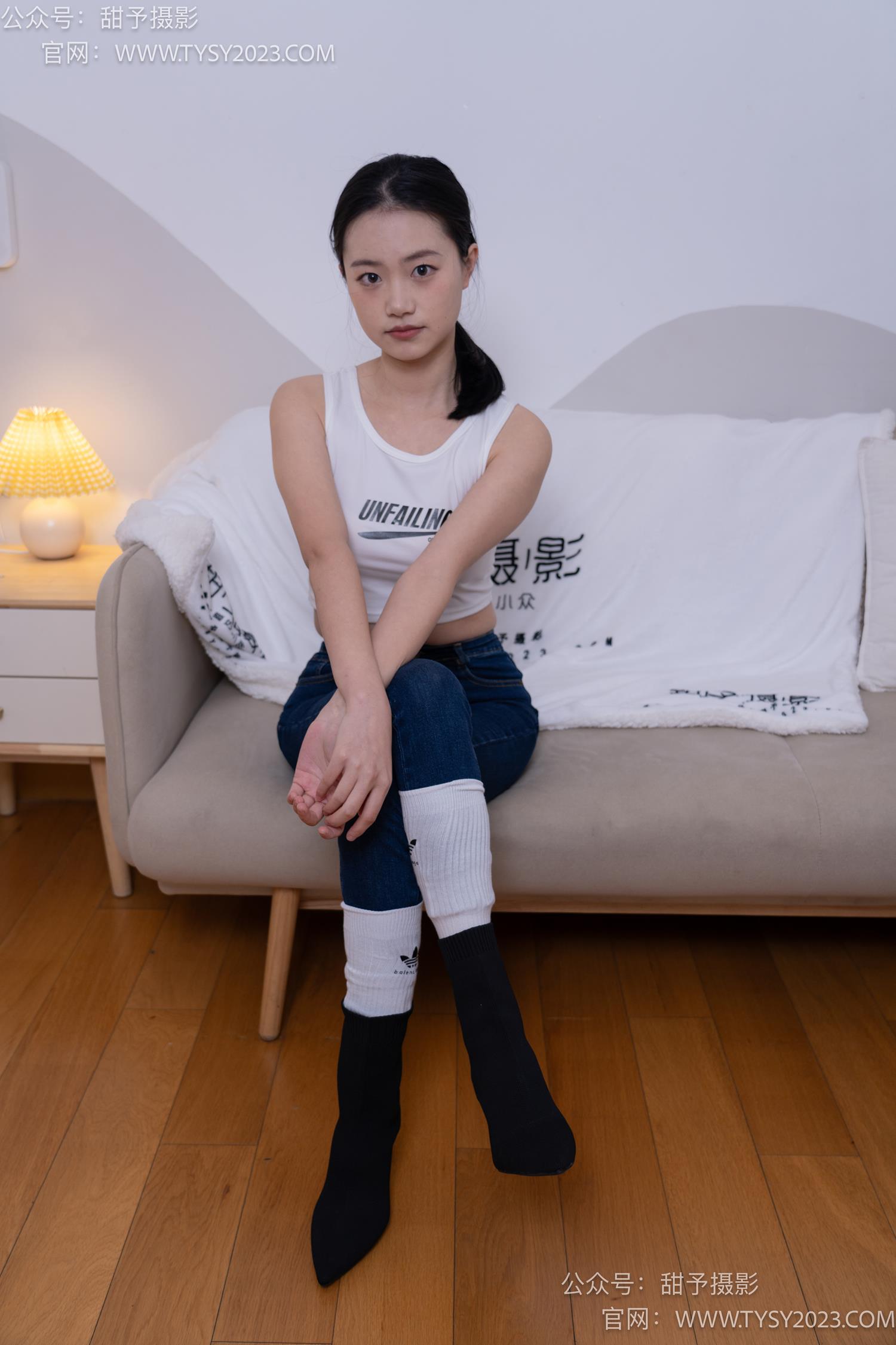 图片[85]-甜予摄影 NO.069 齐齐-短靴、人字拖、短白棉袜、长白棉袜、裸足[167P] – 速更版-美库