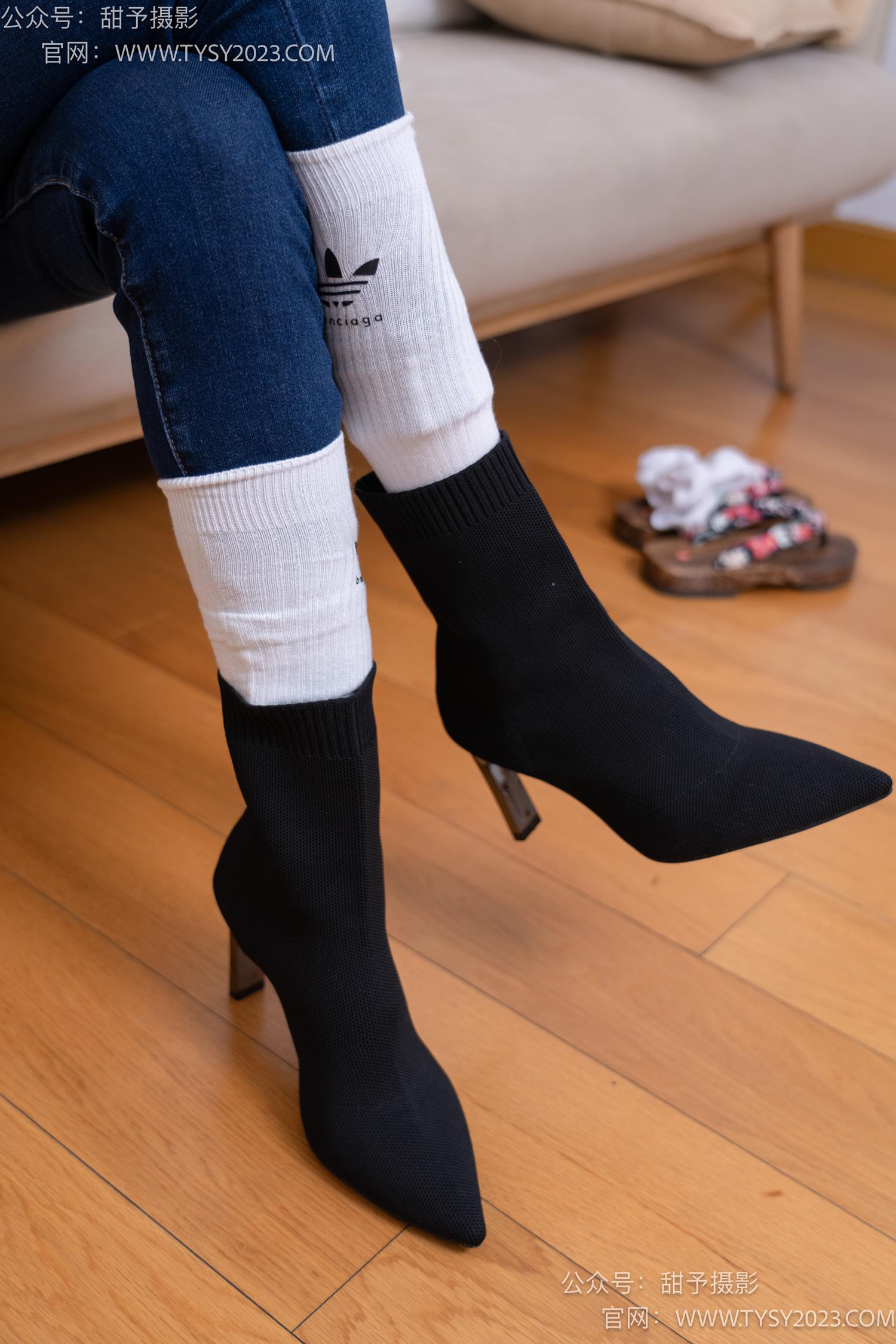 图片[86]-甜予摄影 NO.069 齐齐-短靴、人字拖、短白棉袜、长白棉袜、裸足[167P] – 速更版-美库