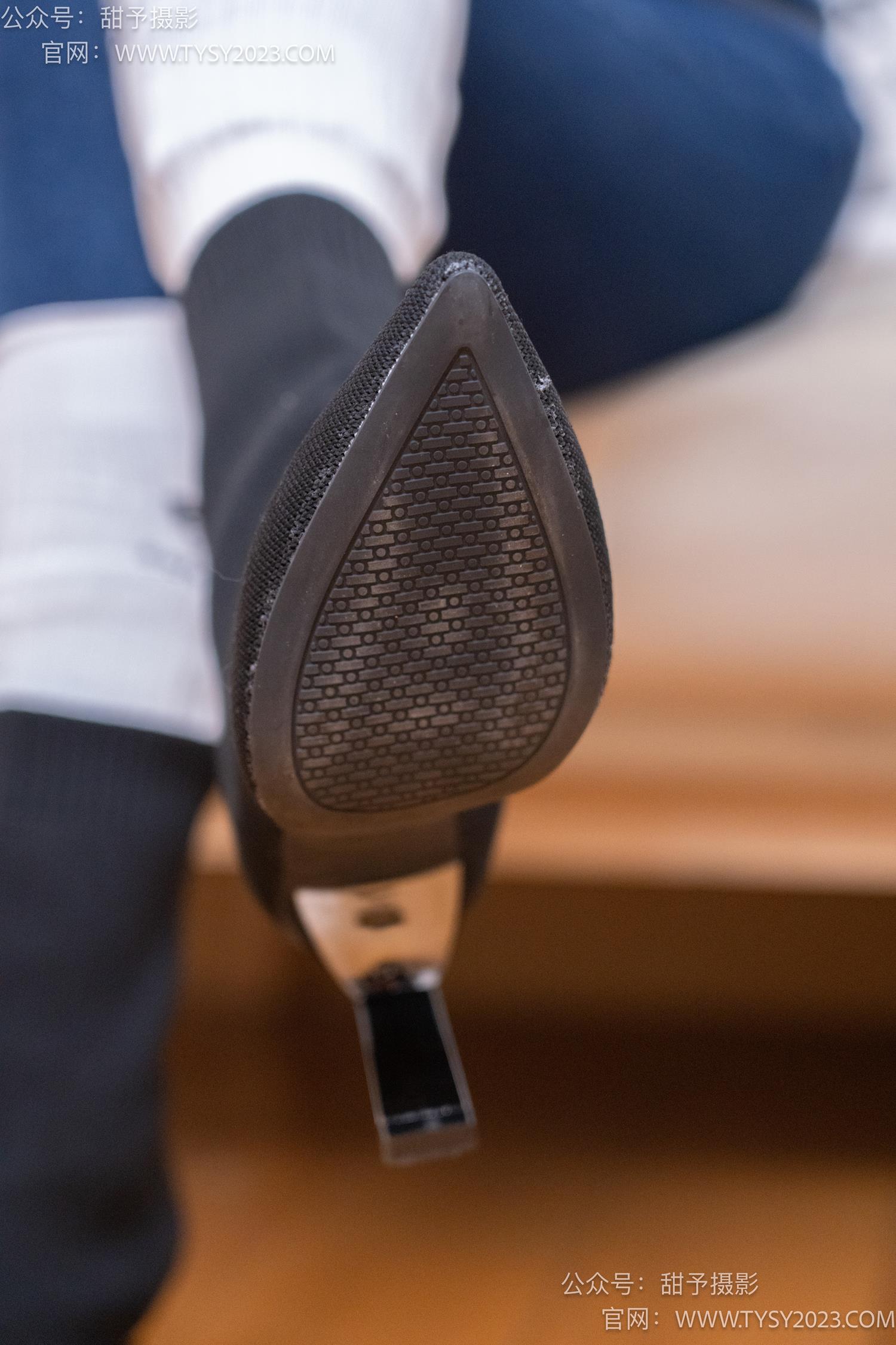 图片[89]-甜予摄影 NO.069 齐齐-短靴、人字拖、短白棉袜、长白棉袜、裸足[167P] – 速更版-美库