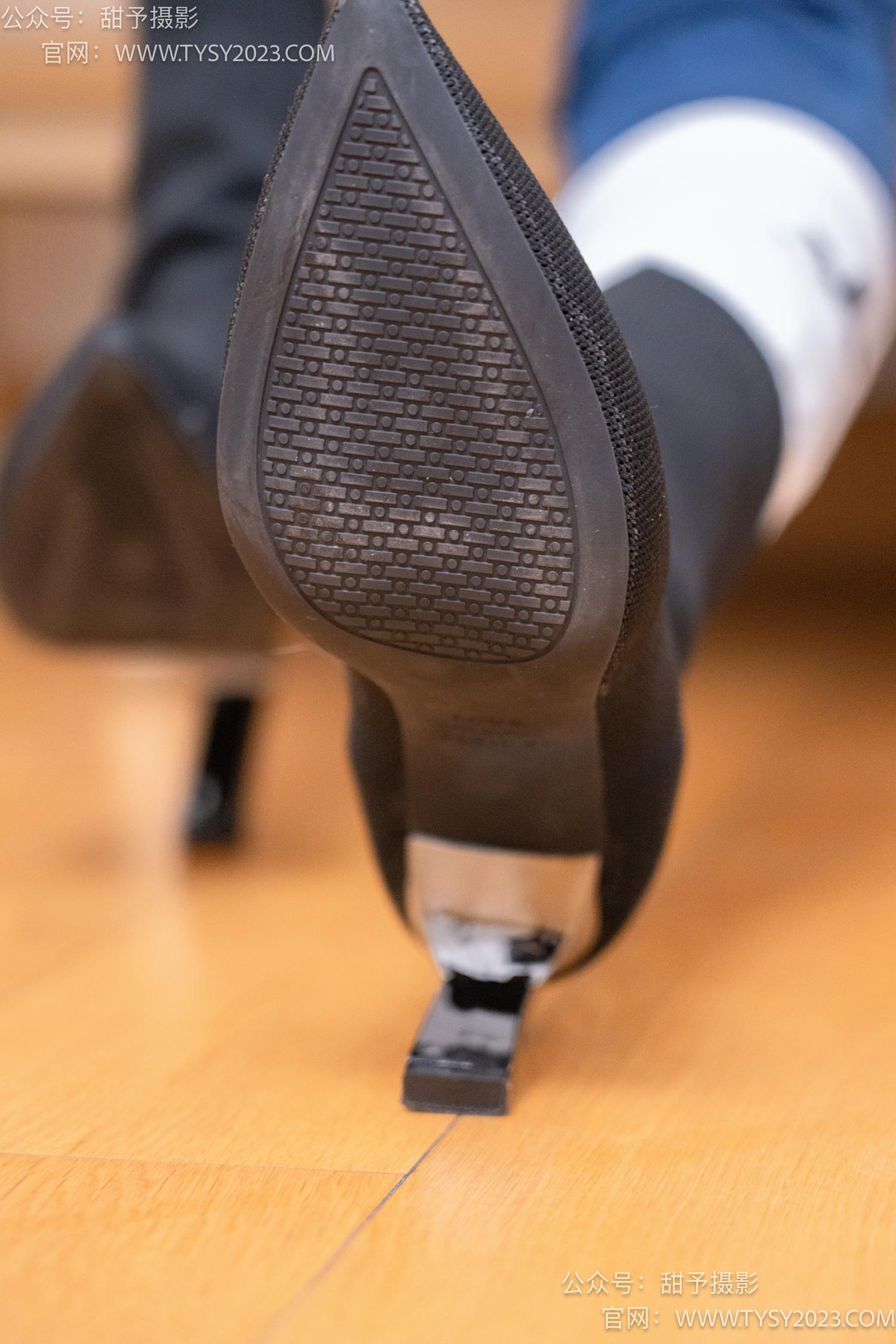 图片[90]-甜予摄影 NO.069 齐齐-短靴、人字拖、短白棉袜、长白棉袜、裸足[167P] – 速更版-美库