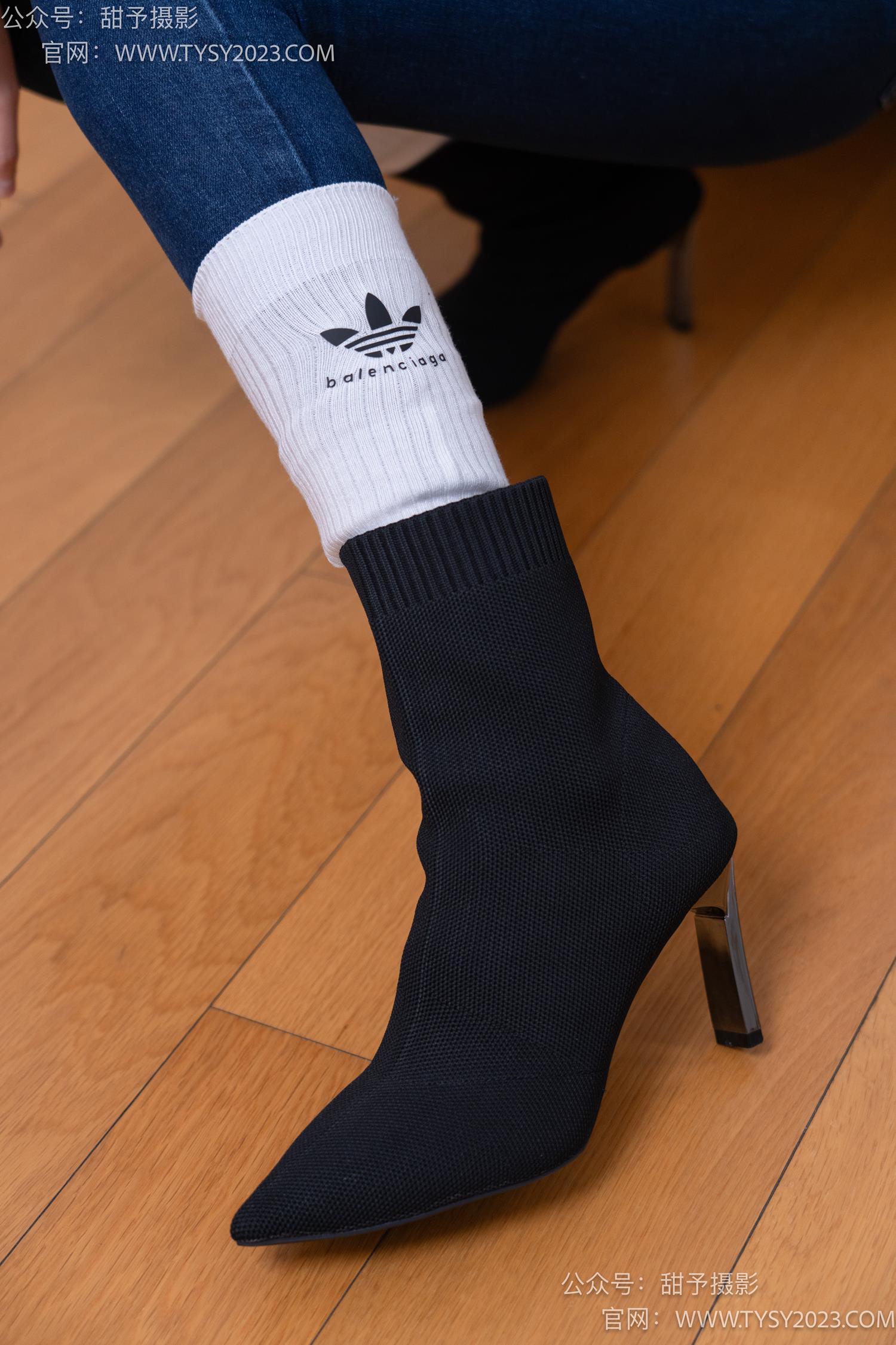 图片[94]-甜予摄影 NO.069 齐齐-短靴、人字拖、短白棉袜、长白棉袜、裸足[167P] – 速更版-美库