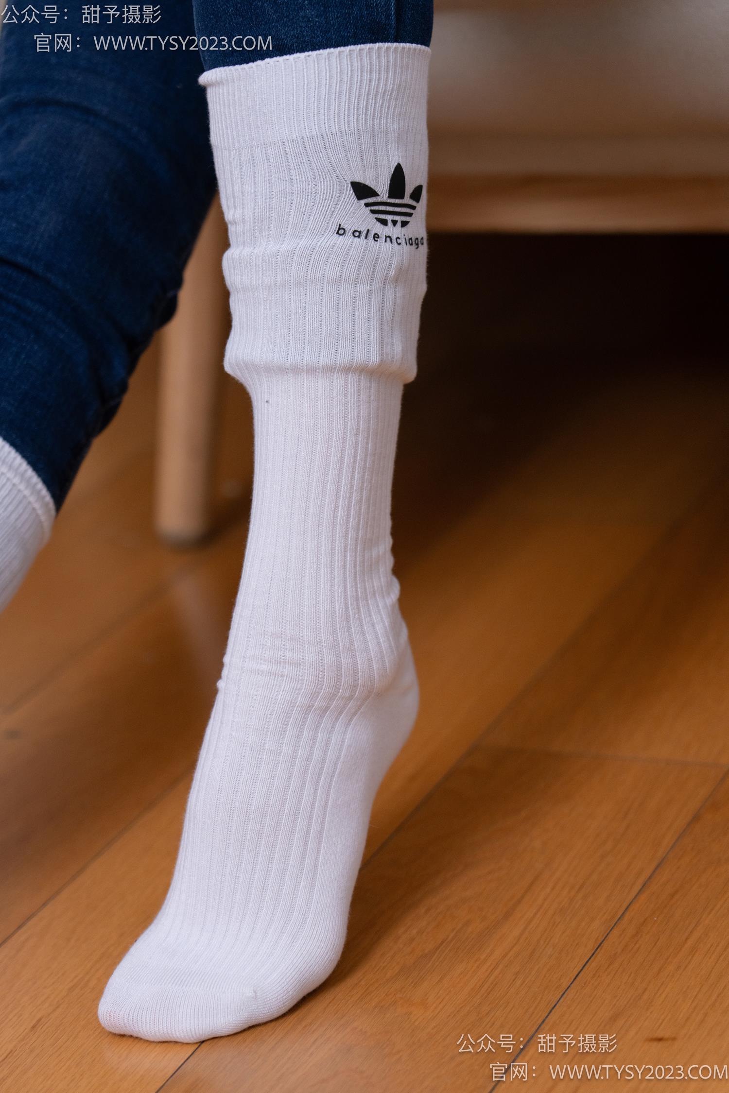 图片[98]-甜予摄影 NO.069 齐齐-短靴、人字拖、短白棉袜、长白棉袜、裸足[167P] – 速更版-美库