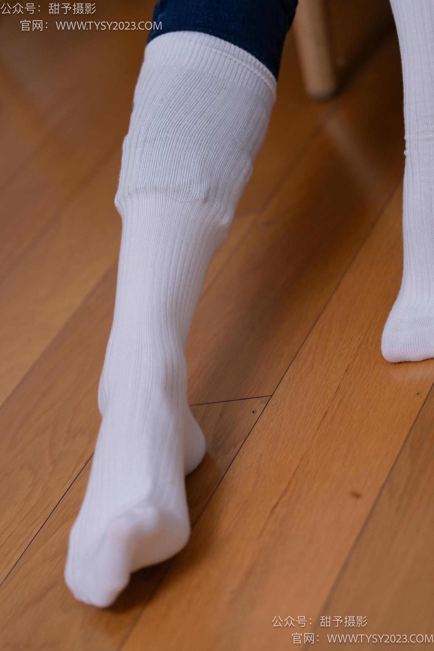 图片[99]-甜予摄影 NO.069 齐齐-短靴、人字拖、短白棉袜、长白棉袜、裸足[167P] – 速更版-美库