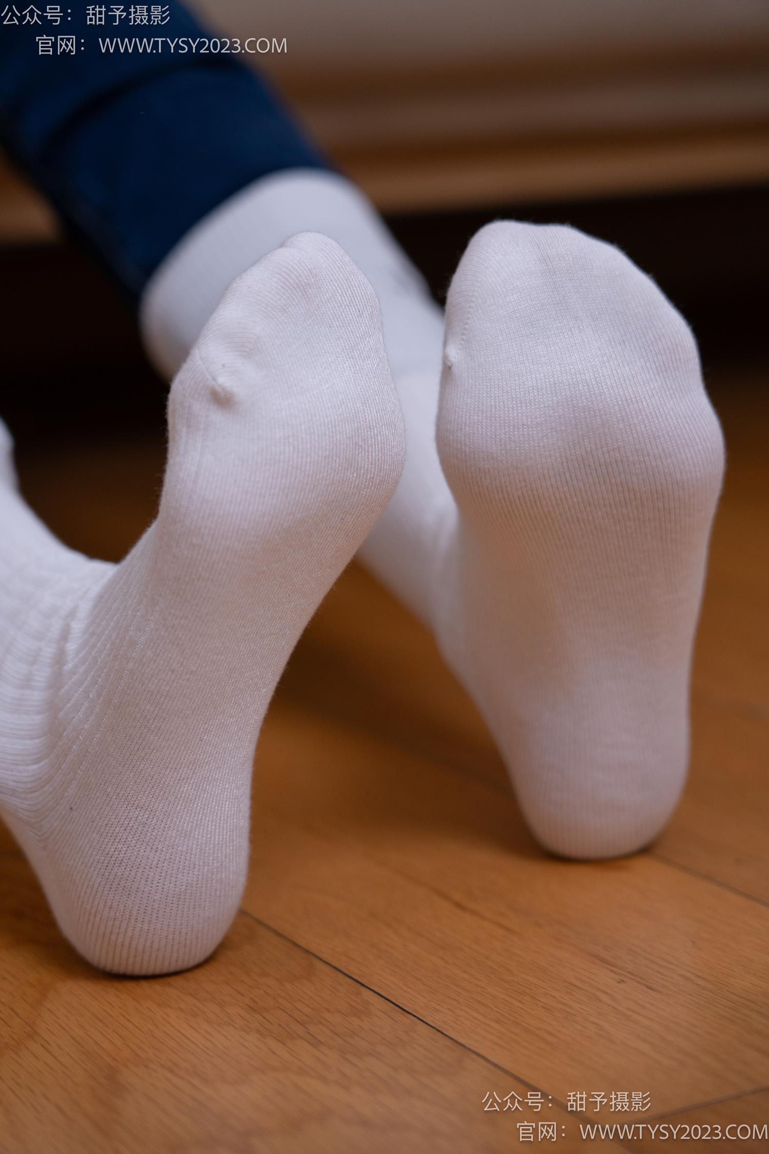 图片[101]-甜予摄影 NO.069 齐齐-短靴、人字拖、短白棉袜、长白棉袜、裸足[167P] – 速更版-美库