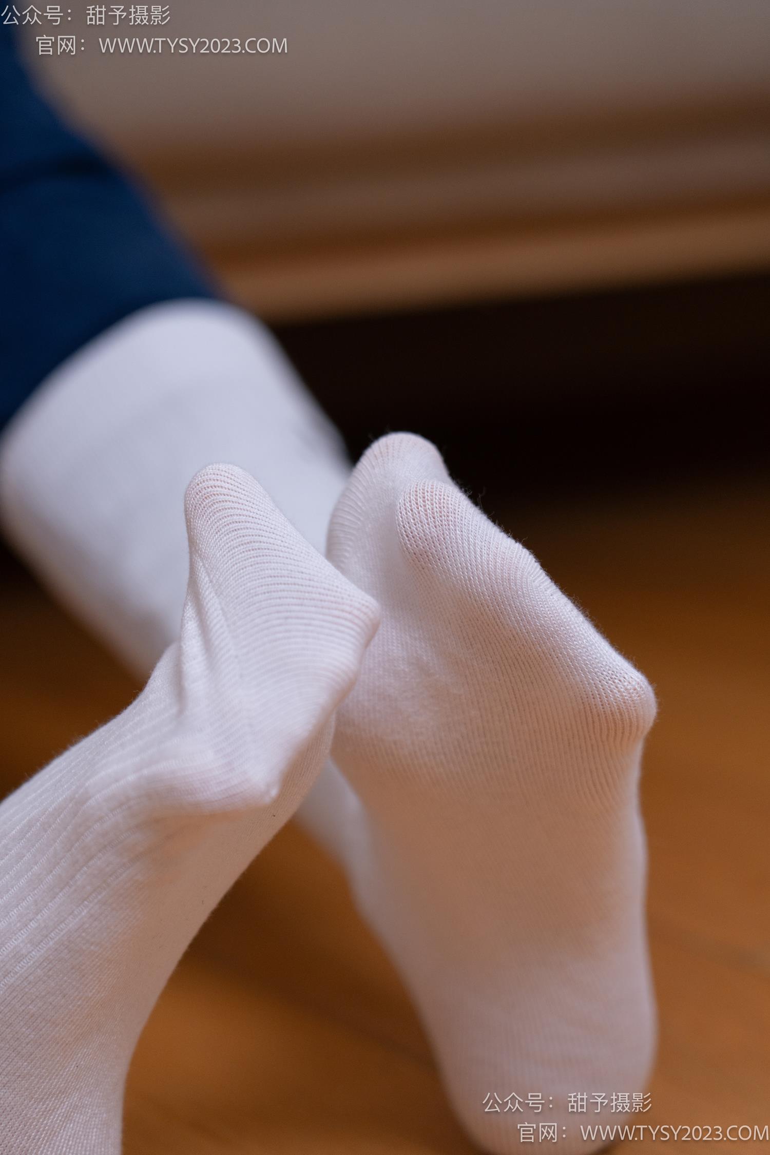 图片[102]-甜予摄影 NO.069 齐齐-短靴、人字拖、短白棉袜、长白棉袜、裸足[167P] – 速更版-美库