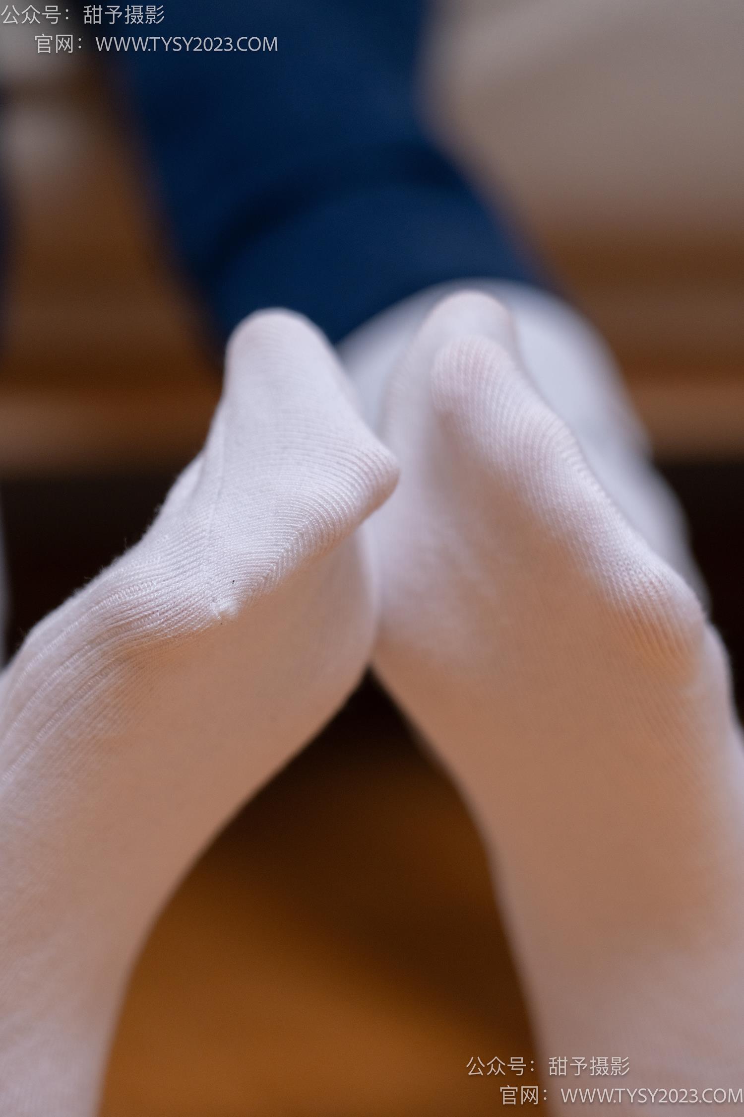 图片[103]-甜予摄影 NO.069 齐齐-短靴、人字拖、短白棉袜、长白棉袜、裸足[167P] – 速更版-美库