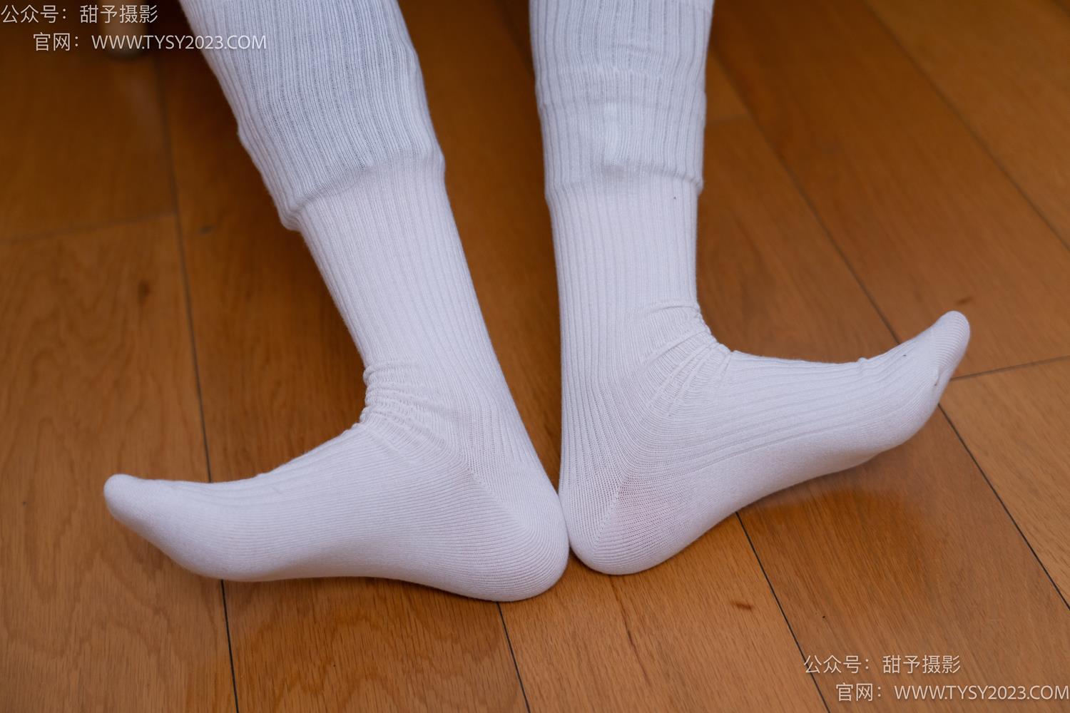 图片[104]-甜予摄影 NO.069 齐齐-短靴、人字拖、短白棉袜、长白棉袜、裸足[167P] – 速更版-美库