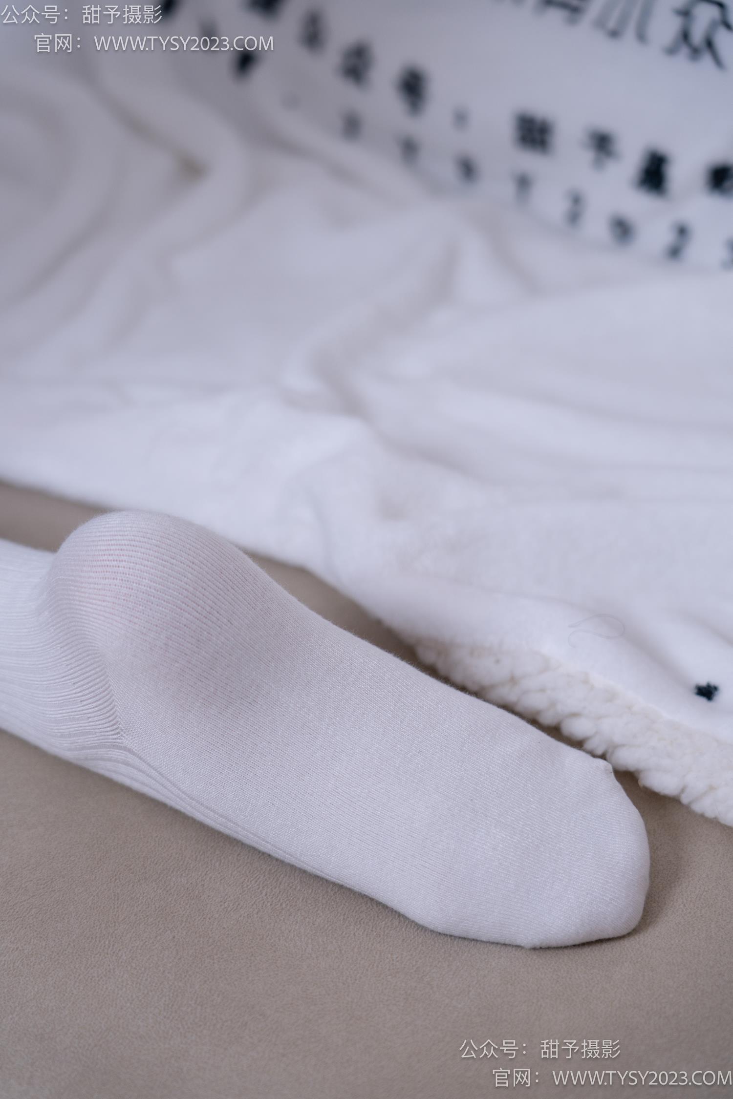 图片[106]-甜予摄影 NO.069 齐齐-短靴、人字拖、短白棉袜、长白棉袜、裸足[167P] – 速更版-美库