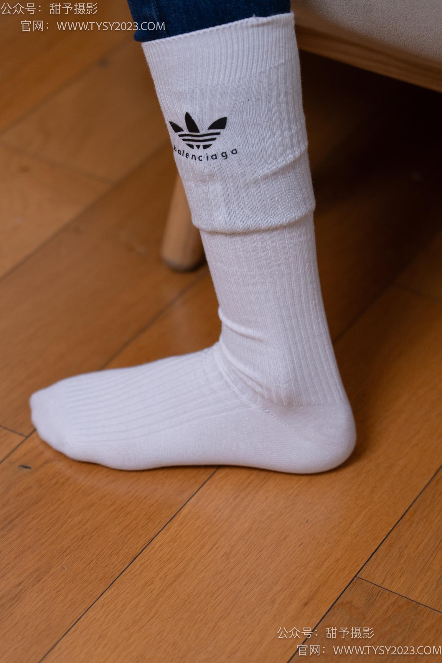 图片[107]-甜予摄影 NO.069 齐齐-短靴、人字拖、短白棉袜、长白棉袜、裸足[167P] – 速更版-美库