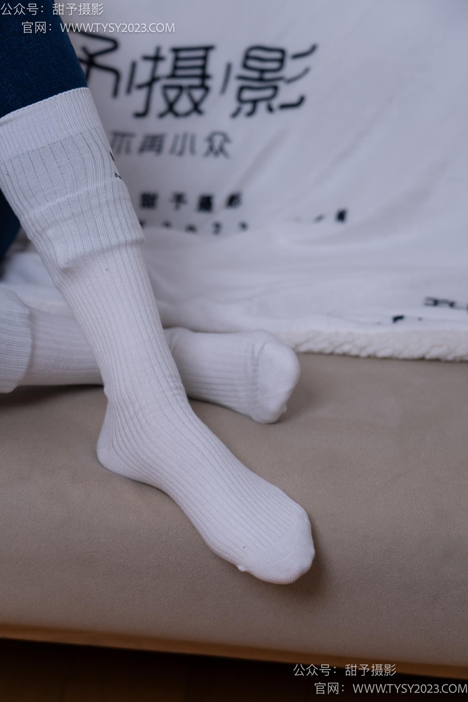 图片[110]-甜予摄影 NO.069 齐齐-短靴、人字拖、短白棉袜、长白棉袜、裸足[167P] – 速更版-美库