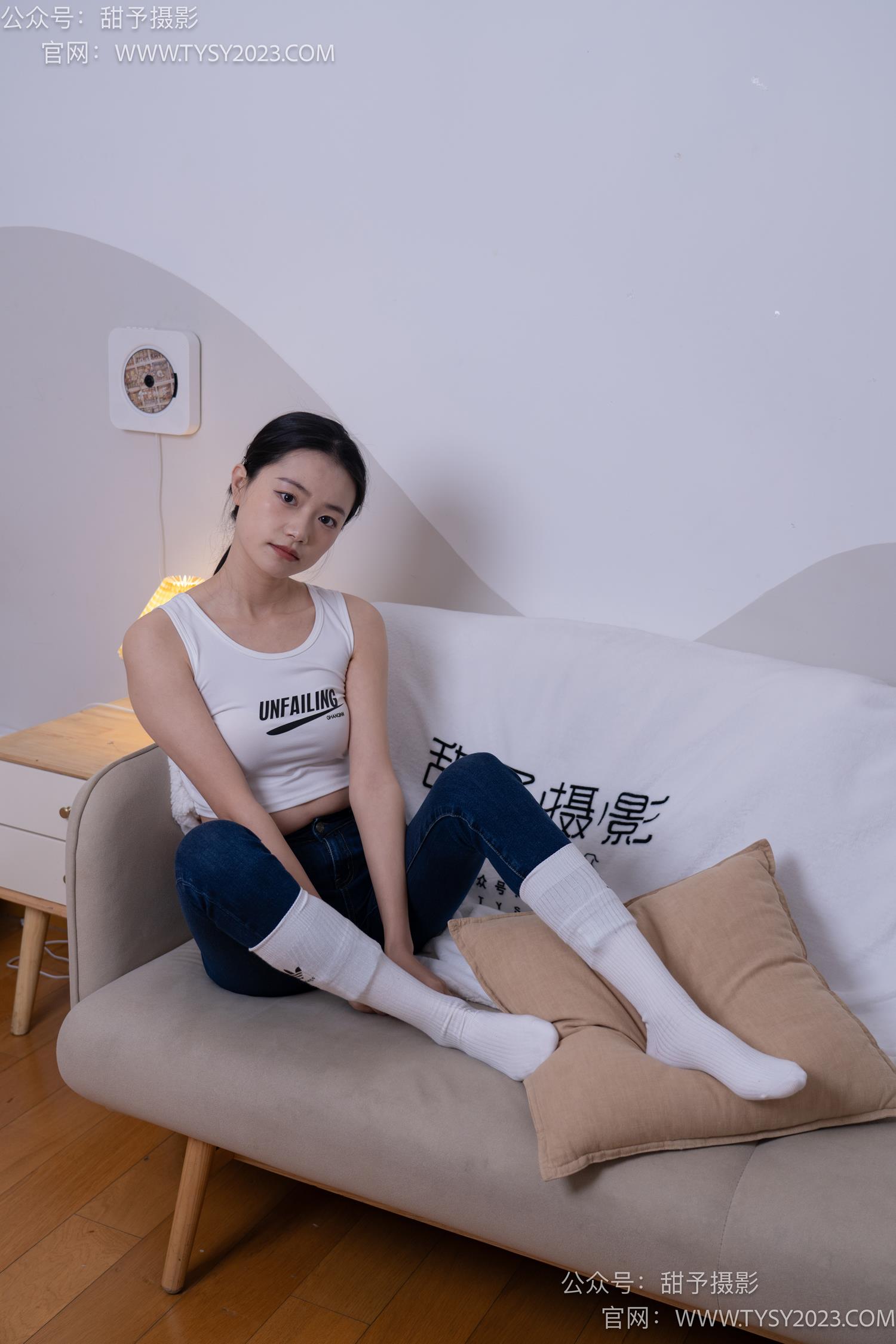 图片[115]-甜予摄影 NO.069 齐齐-短靴、人字拖、短白棉袜、长白棉袜、裸足[167P] – 速更版-美库