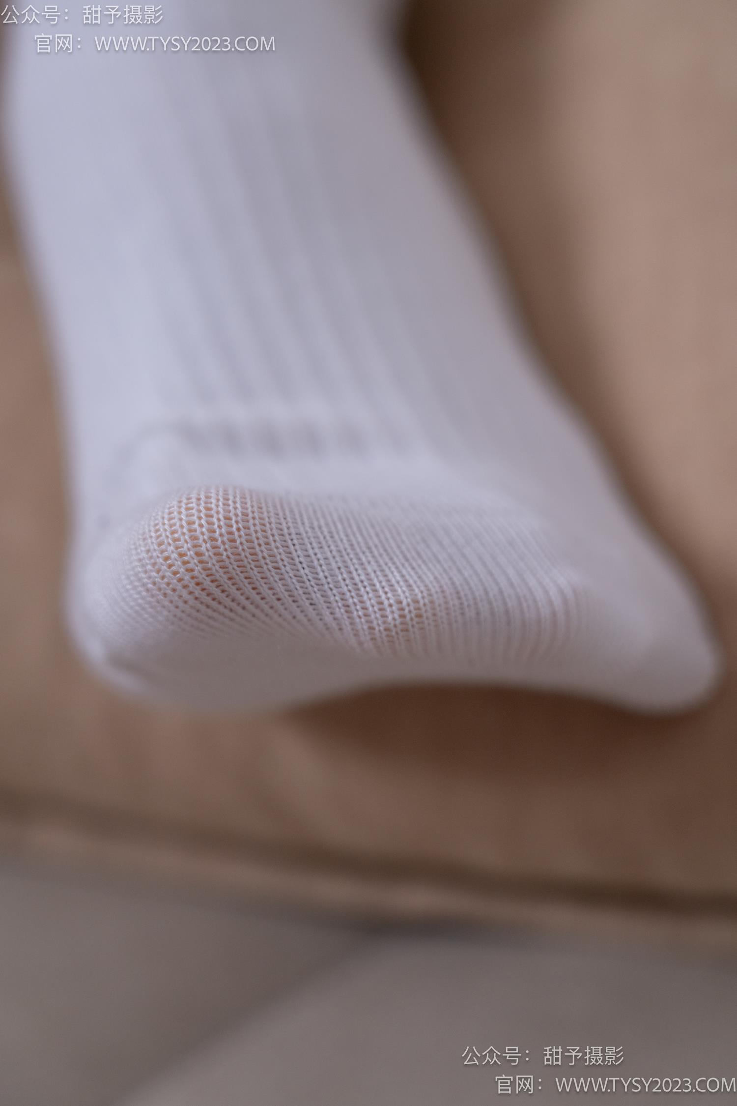 图片[118]-甜予摄影 NO.069 齐齐-短靴、人字拖、短白棉袜、长白棉袜、裸足[167P] – 速更版-美库