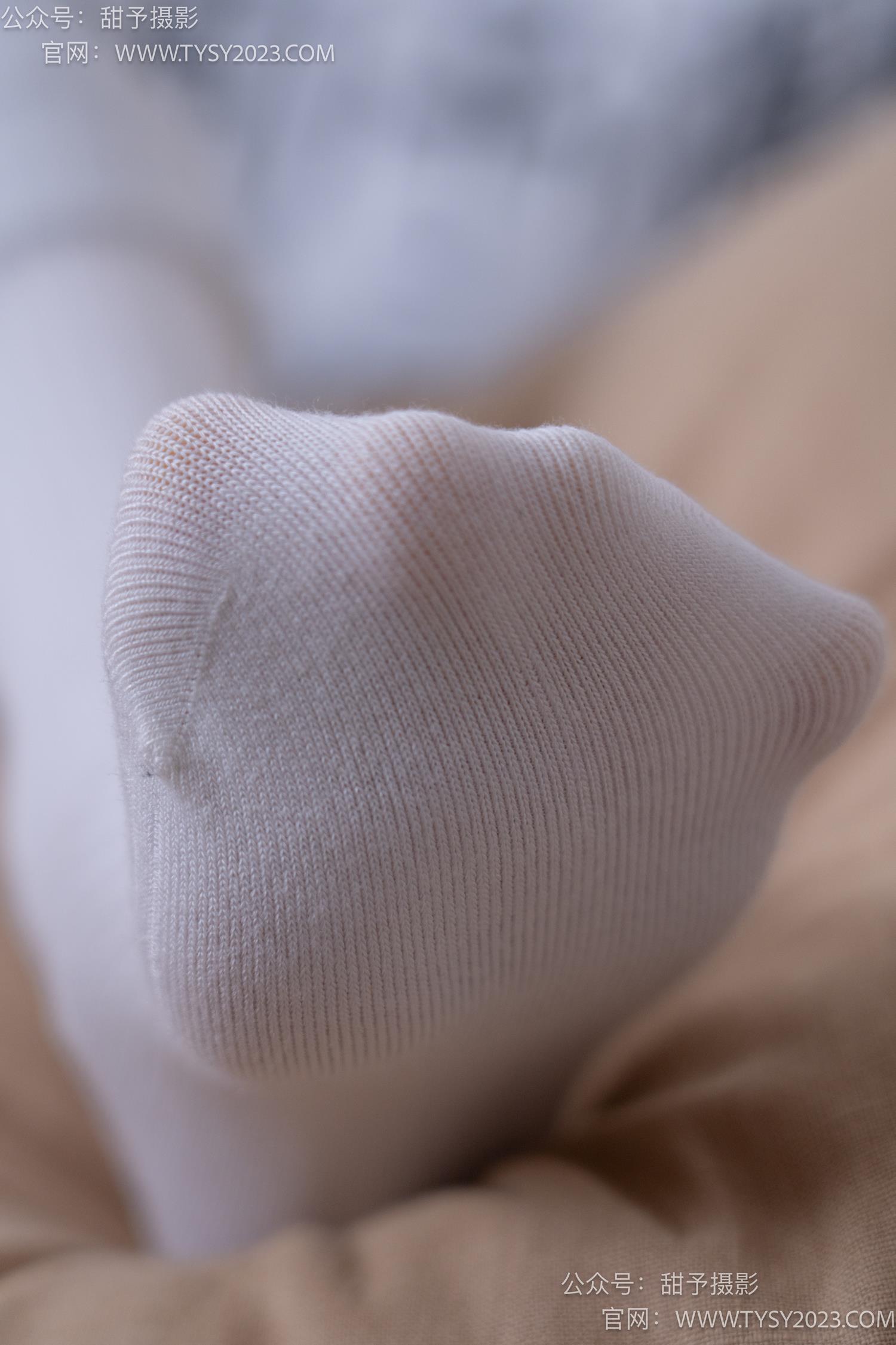 图片[119]-甜予摄影 NO.069 齐齐-短靴、人字拖、短白棉袜、长白棉袜、裸足[167P] – 速更版-美库