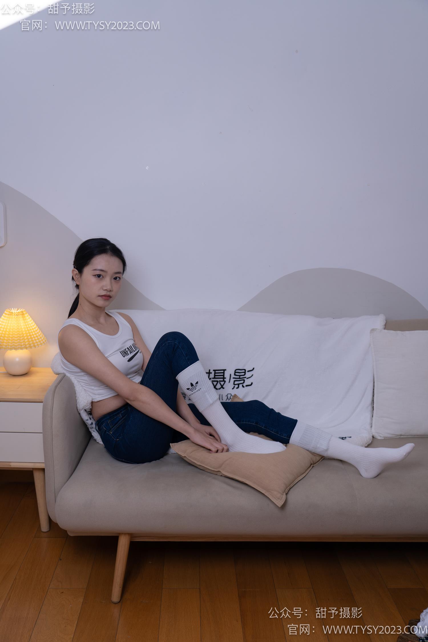 图片[121]-甜予摄影 NO.069 齐齐-短靴、人字拖、短白棉袜、长白棉袜、裸足[167P] – 速更版-美库