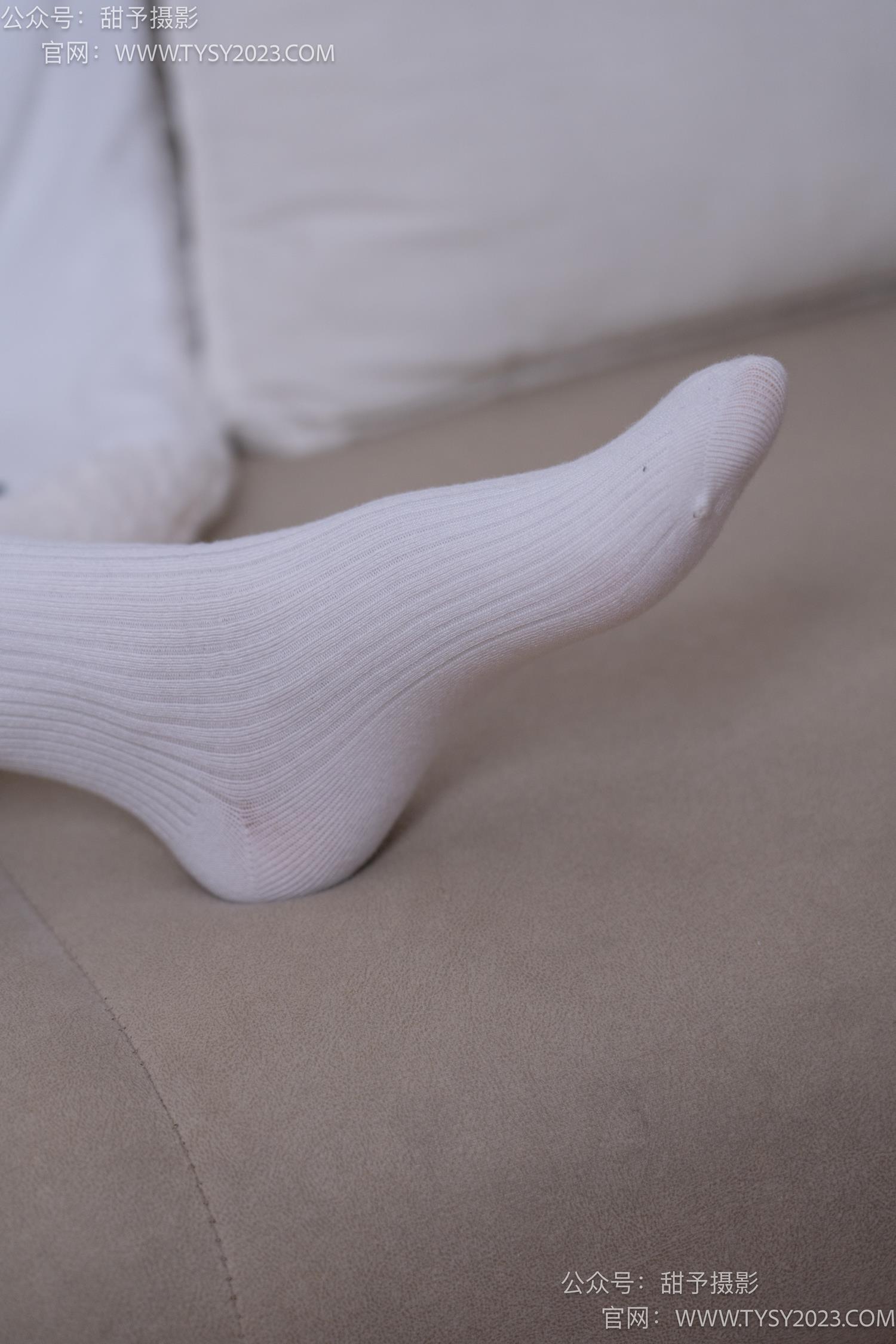 图片[122]-甜予摄影 NO.069 齐齐-短靴、人字拖、短白棉袜、长白棉袜、裸足[167P] – 速更版-美库