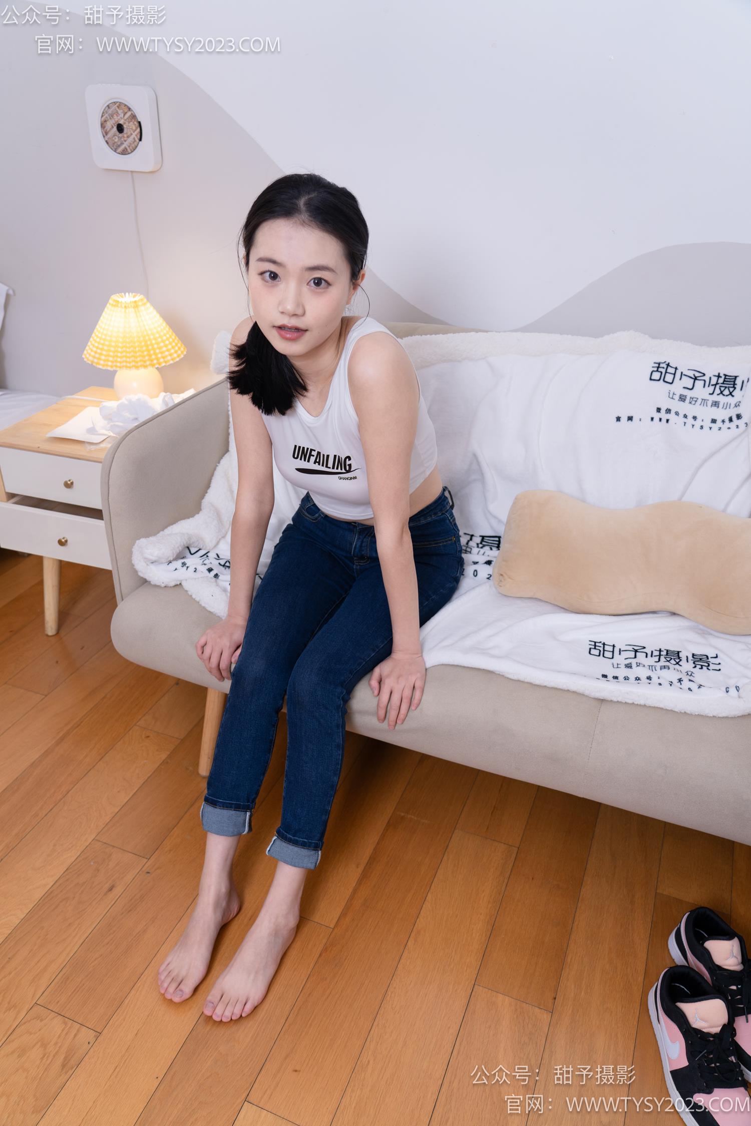 图片[135]-甜予摄影 NO.069 齐齐-短靴、人字拖、短白棉袜、长白棉袜、裸足[167P] – 速更版-美库