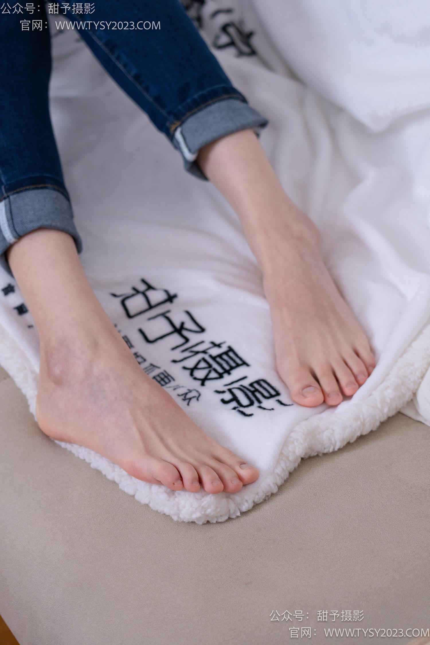 图片[153]-甜予摄影 NO.069 齐齐-短靴、人字拖、短白棉袜、长白棉袜、裸足[167P] – 速更版-美库