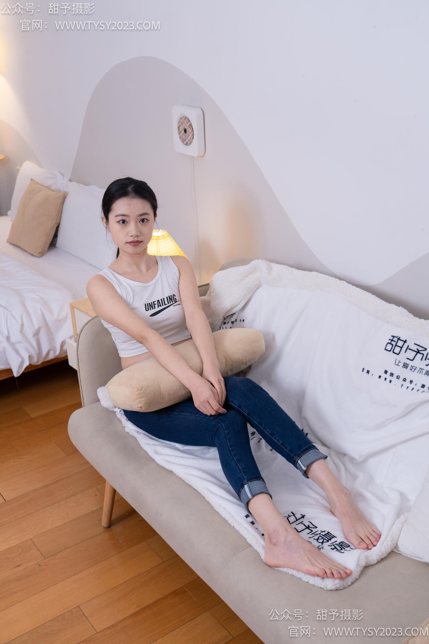 图片[154]-甜予摄影 NO.069 齐齐-短靴、人字拖、短白棉袜、长白棉袜、裸足[167P] – 速更版-美库