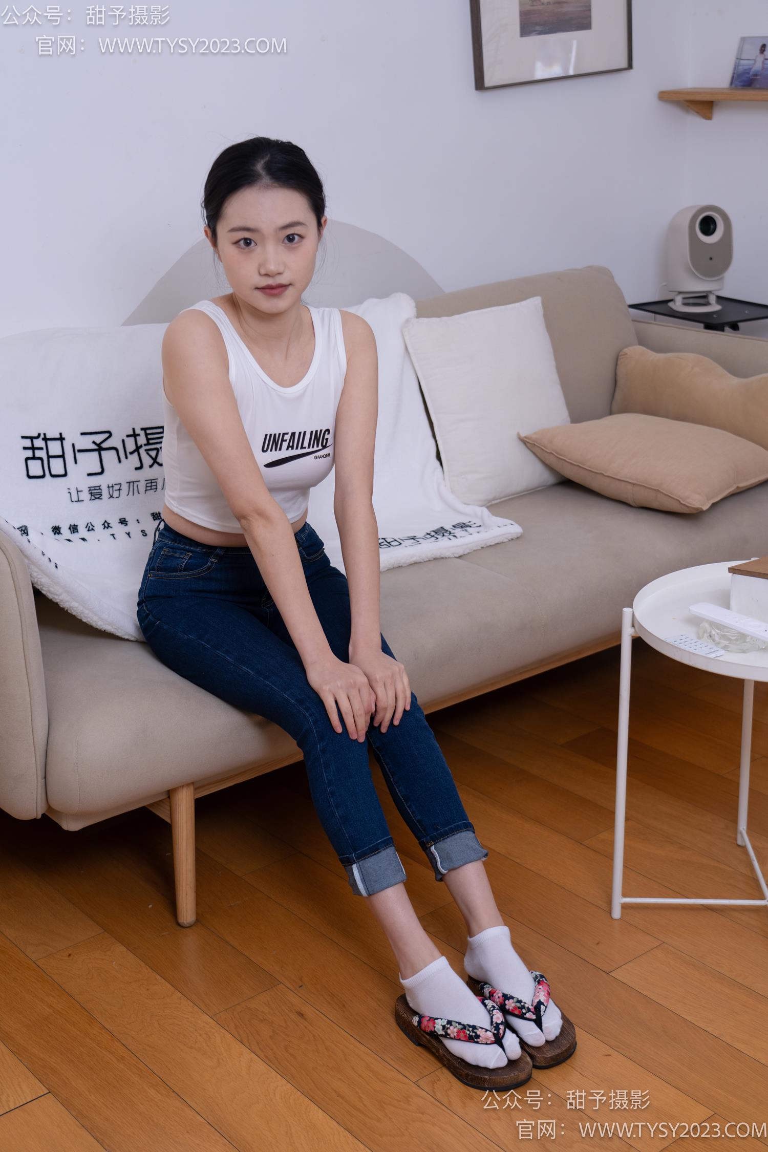 图片[168]-甜予摄影 NO.069 齐齐-短靴、人字拖、短白棉袜、长白棉袜、裸足[167P] – 速更版-美库