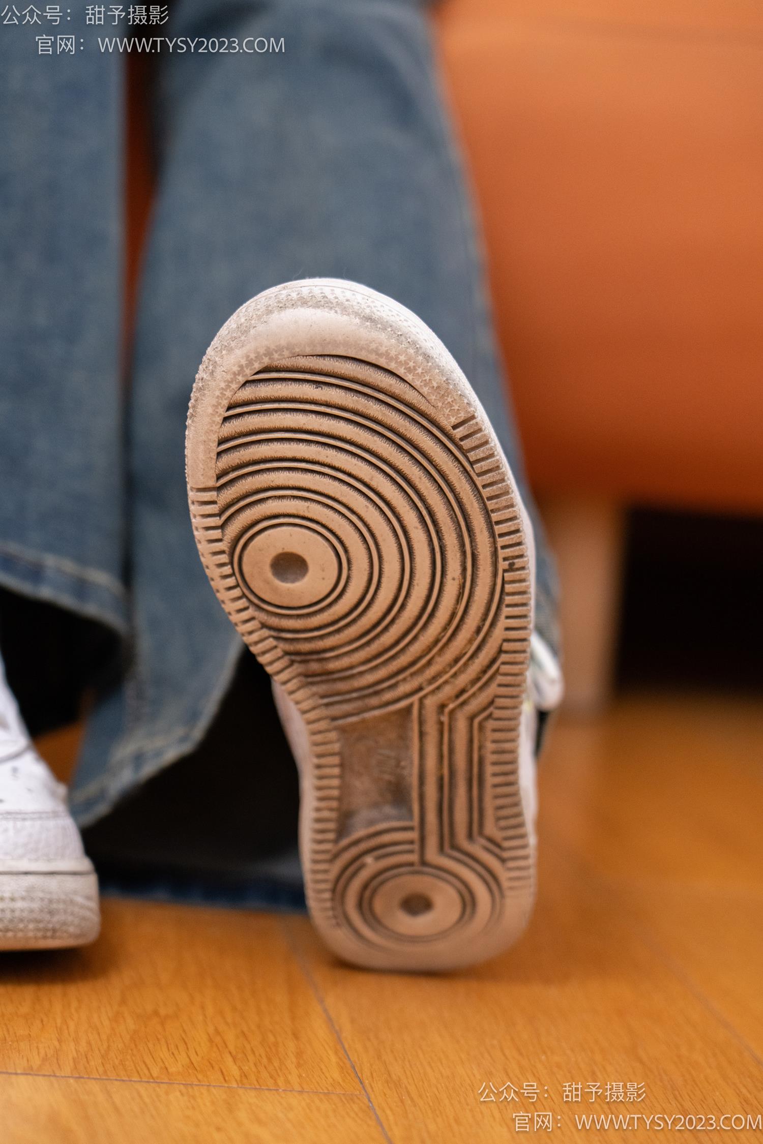 图片[24]-甜予摄影 NO.070 松松-板鞋、白棉袜、裸足[122P] – 速更版-美库