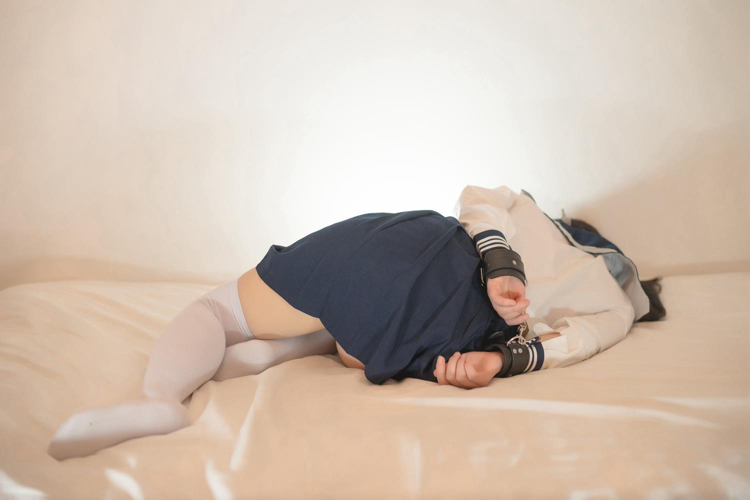 图片[13]-网紅Coser@拇指兔-校服[26P] – 速更版-美库