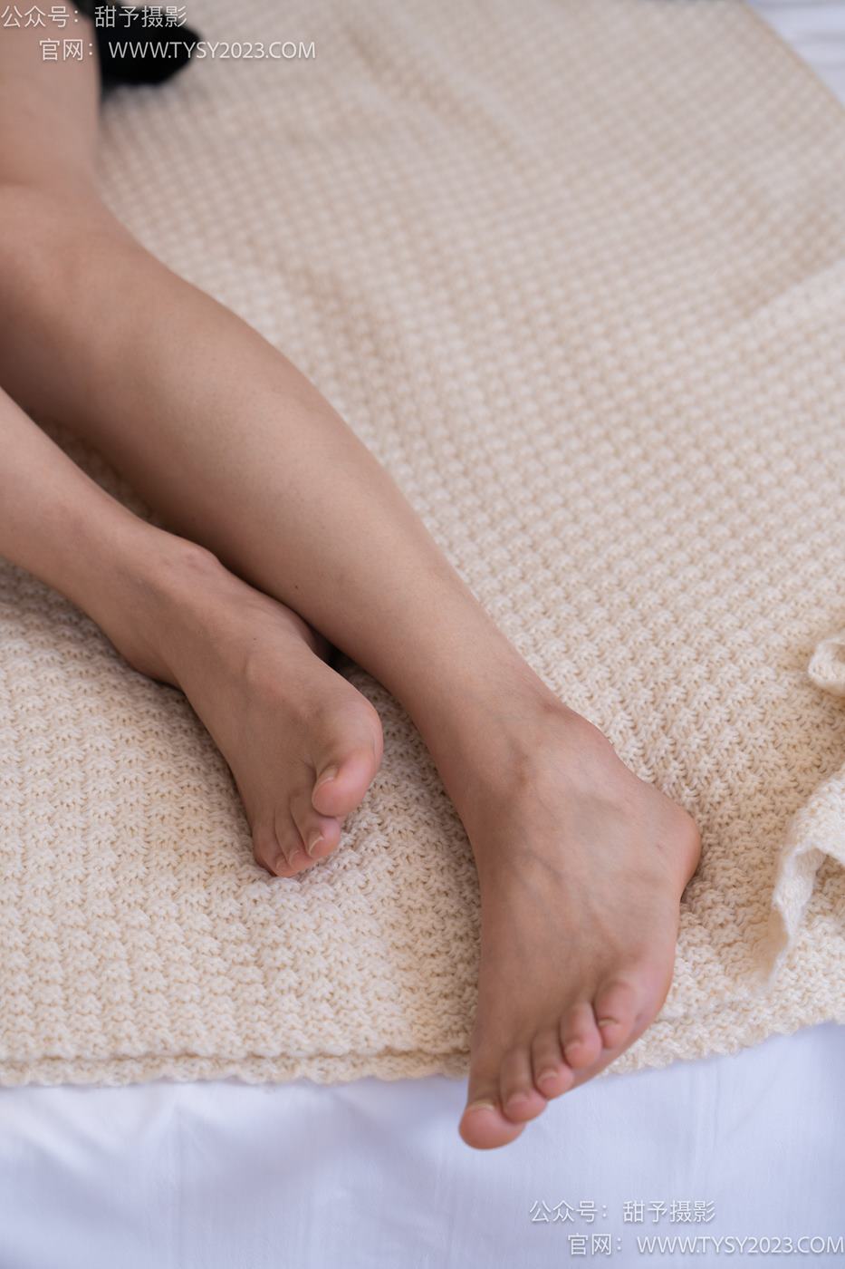 图片[126]-甜予摄影 NO.071 璇璇澜澜-长靴、黑丝、渔网袜、裸足、互相撕破丝袜剧情[172P/2V/11.0GB] – 速更版-美库