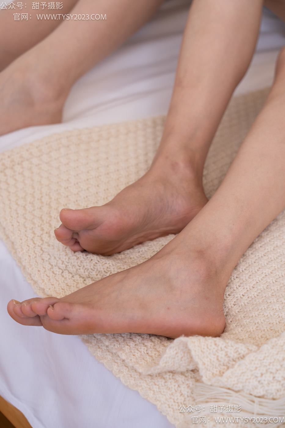 图片[128]-甜予摄影 NO.071 璇璇澜澜-长靴、黑丝、渔网袜、裸足、互相撕破丝袜剧情[172P/2V/11.0GB] – 速更版-美库