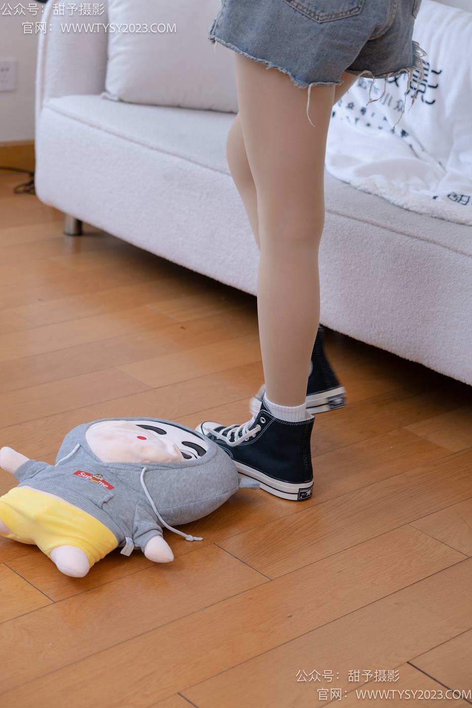 图片[14]-甜予摄影 NO.072 澜澜-帆布鞋、白棉袜、踩蜡笔小新玩偶剧情[125P] – 速更版-美库