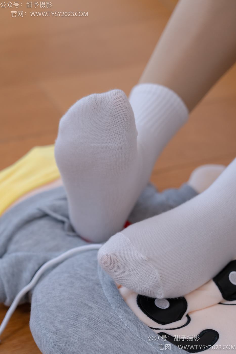 图片[65]-甜予摄影 NO.072 澜澜-帆布鞋、白棉袜、踩蜡笔小新玩偶剧情[125P] – 速更版-美库