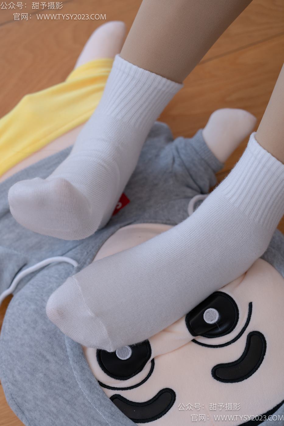 图片[66]-甜予摄影 NO.072 澜澜-帆布鞋、白棉袜、踩蜡笔小新玩偶剧情[125P] – 速更版-美库