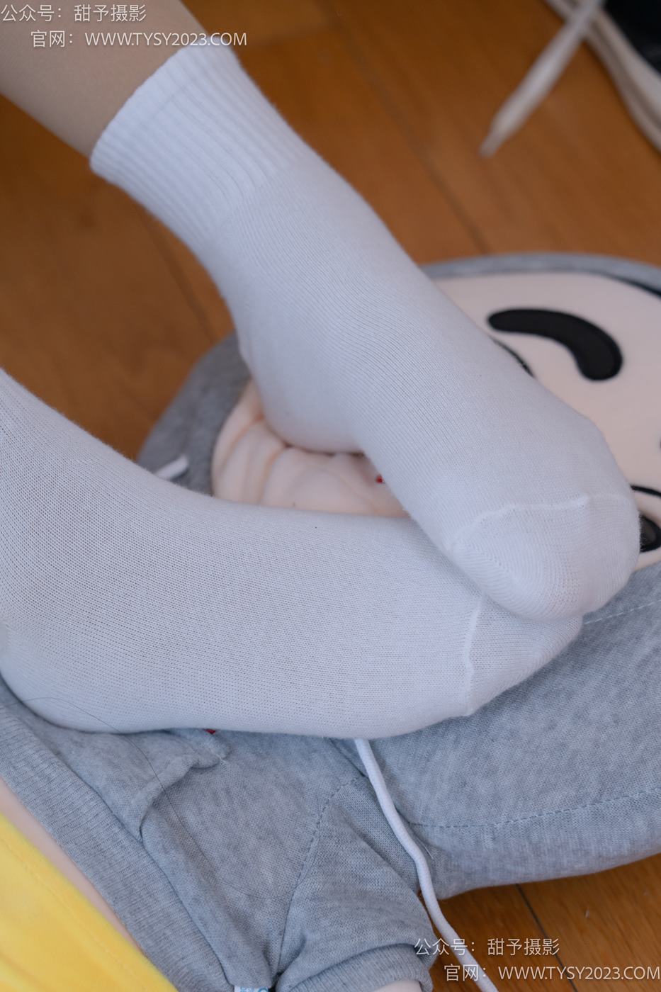 图片[68]-甜予摄影 NO.072 澜澜-帆布鞋、白棉袜、踩蜡笔小新玩偶剧情[125P] – 速更版-美库