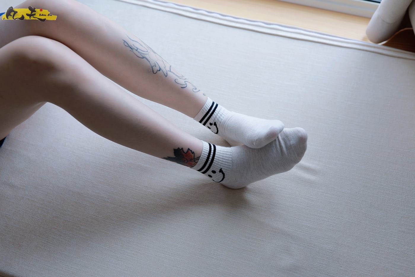 图片[101]-凡夫摄影 NO.0003 – 纹身美少女小恩原味棉袜裸足[208P] – 速更版-美库