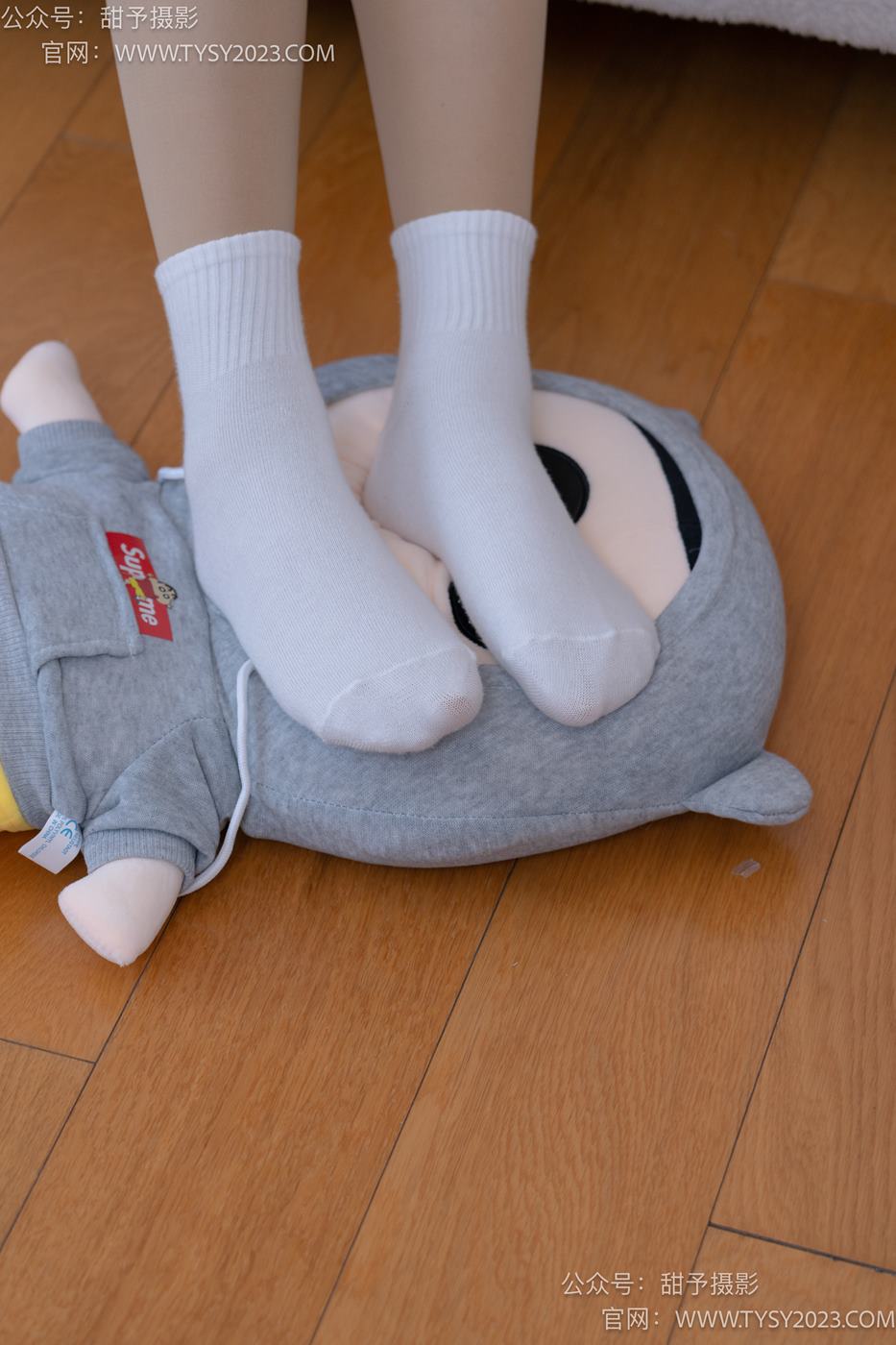 图片[75]-甜予摄影 NO.072 澜澜-帆布鞋、白棉袜、踩蜡笔小新玩偶剧情[125P] – 速更版-美库