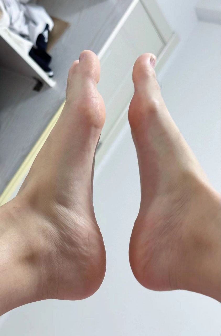 图片[13]-脚模面试脸足同框套路系列-002-03号-170 48 37大二纹身妹[12P] – 速更版-美库