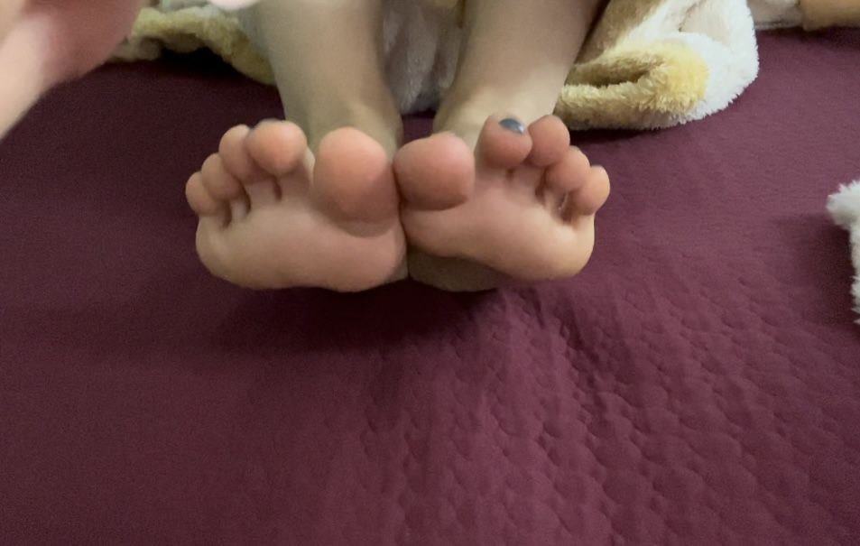 图片[10]-脚模面试脸足同框套路系列-005-07号-各种丝袜秀脚 挑鞋[24P] – 速更版-美库