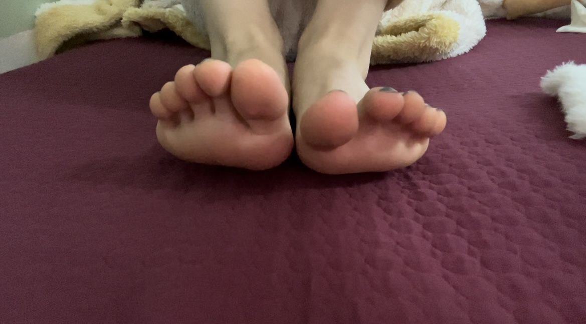 图片[13]-脚模面试脸足同框套路系列-005-07号-各种丝袜秀脚 挑鞋[24P] – 速更版-美库