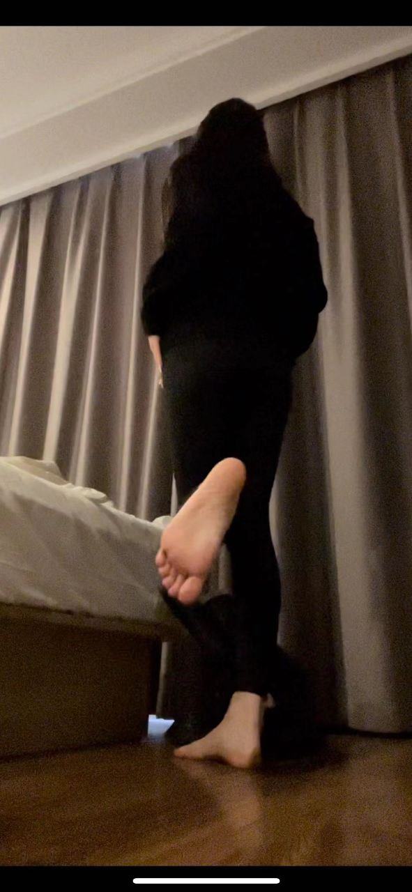 图片[20]-脚模面试脸足同框套路系列-005-07号-各种丝袜秀脚 挑鞋[24P] – 速更版-美库