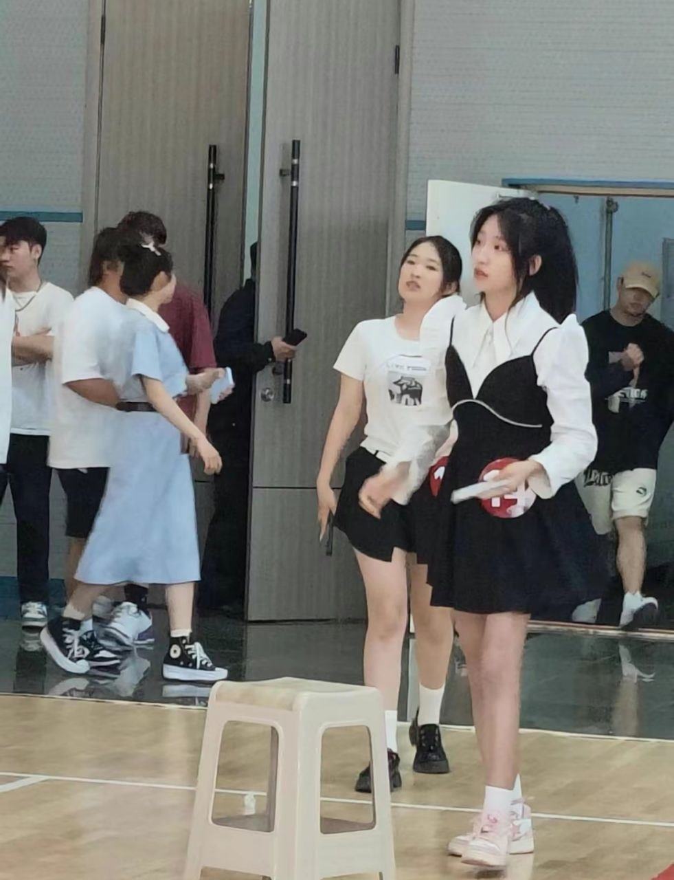 图片[13]-脚模面试脸足同框套路系列-007-09号-165 103 37.5小主播 忽悠闺蜜一起拍脚[16P] – 速更版-美库