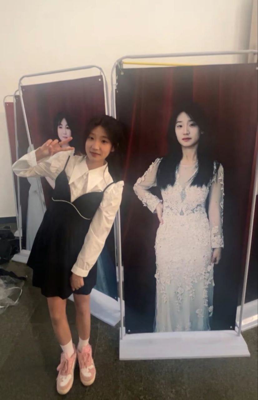 图片[15]-脚模面试脸足同框套路系列-007-09号-165 103 37.5小主播 忽悠闺蜜一起拍脚[16P] – 速更版-美库