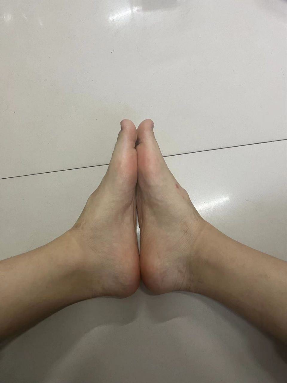 图片[17]-脚模面试脸足同框套路系列-014-16号-168 96 36口腔 舔脚[36P] – 速更版-美库