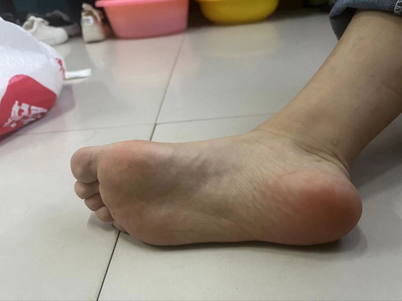 图片[18]-脚模面试脸足同框套路系列-014-16号-168 96 36口腔 舔脚[36P] – 速更版-美库