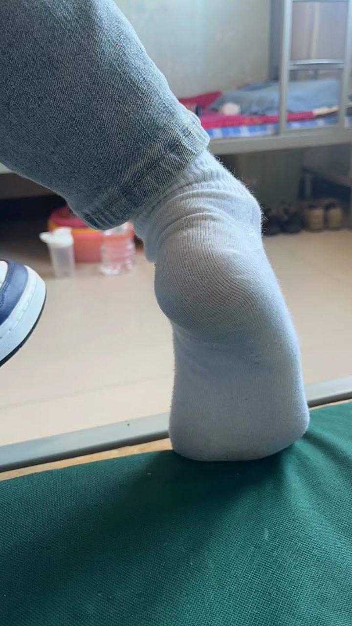 图片[25]-脚模面试脸足同框套路系列-014-16号-168 96 36口腔 舔脚[36P] – 速更版-美库