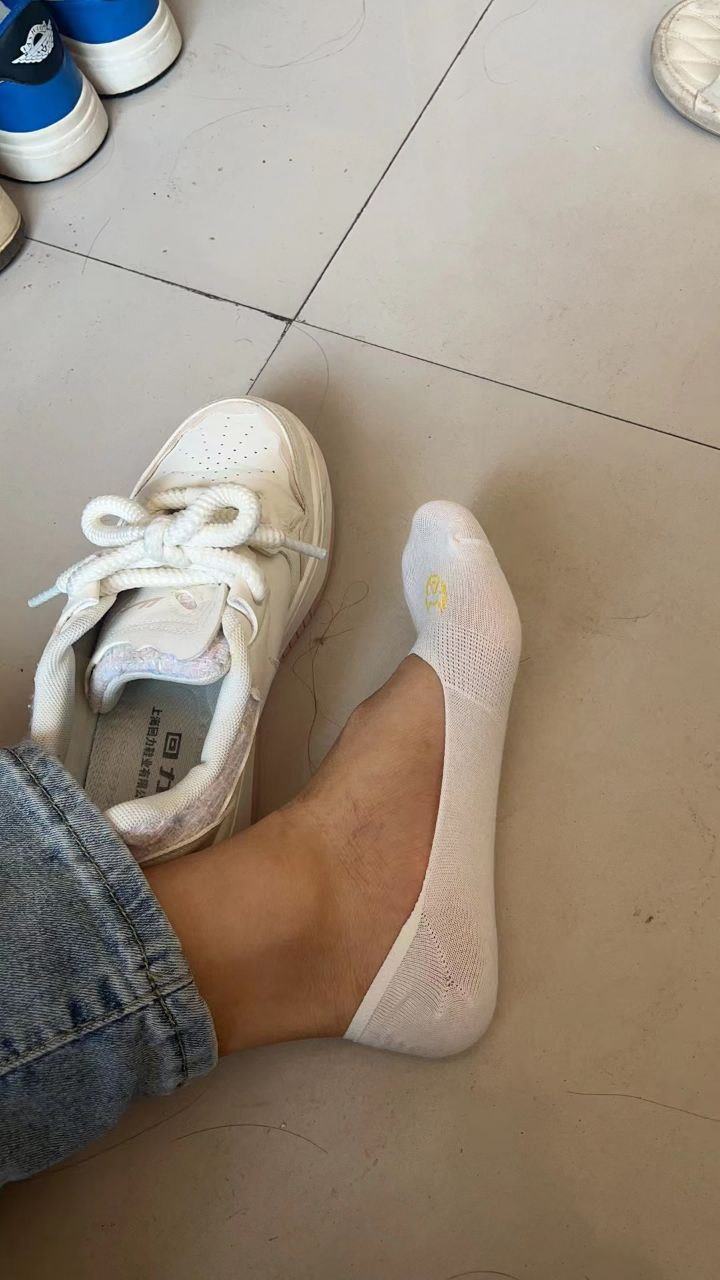 图片[28]-脚模面试脸足同框套路系列-014-16号-168 96 36口腔 舔脚[36P] – 速更版-美库