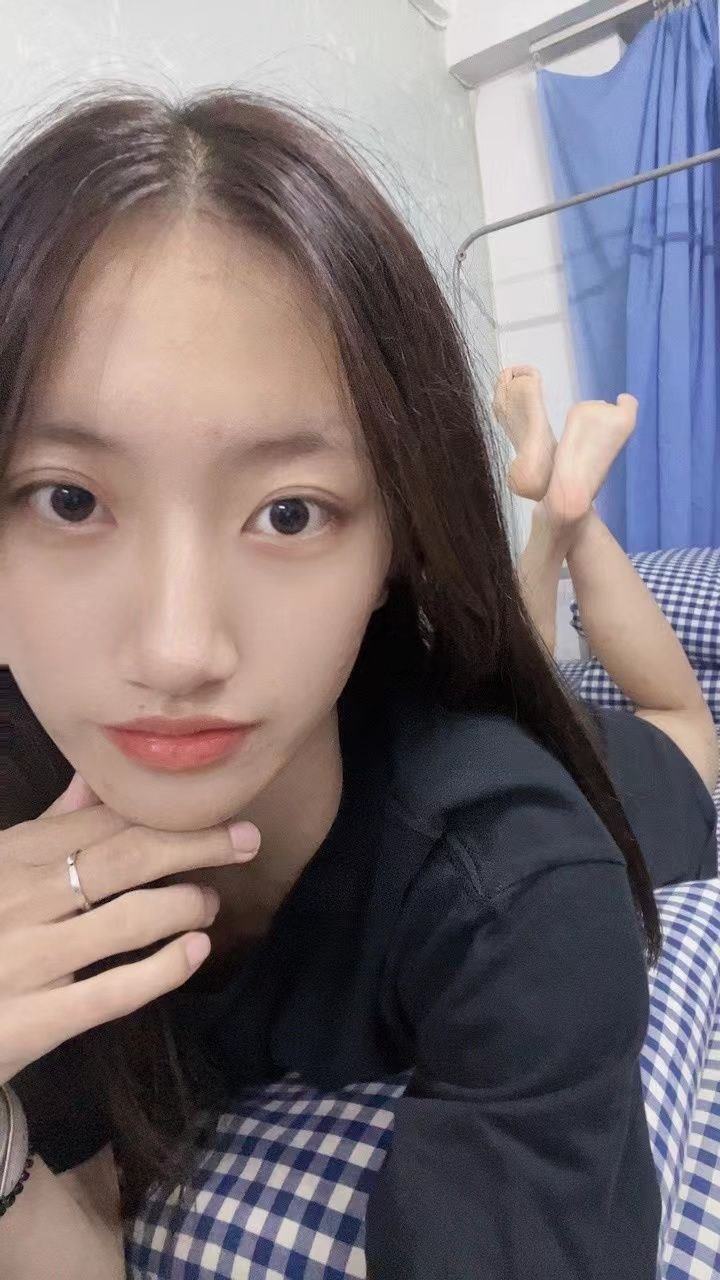 图片[30]-脚模面试脸足同框套路系列-014-16号-168 96 36口腔 舔脚[36P] – 速更版-美库