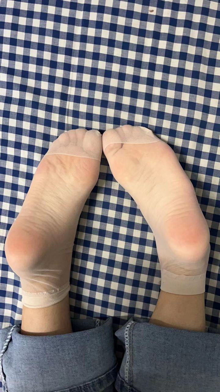 图片[31]-脚模面试脸足同框套路系列-014-16号-168 96 36口腔 舔脚[36P] – 速更版-美库