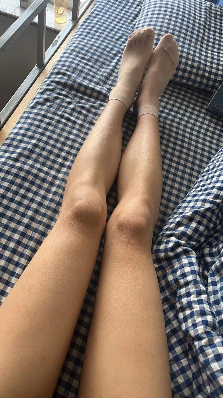 图片[33]-脚模面试脸足同框套路系列-014-16号-168 96 36口腔 舔脚[36P] – 速更版-美库