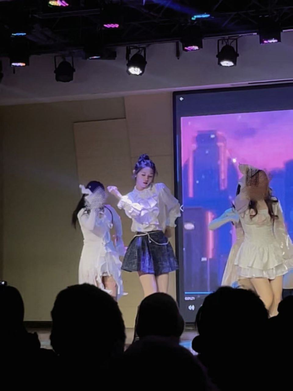 图片[10]-脚模面试脸足同框套路系列-016-18号-175 102 39高颜值 舞蹈校花撅屁股[28P] – 速更版-美库