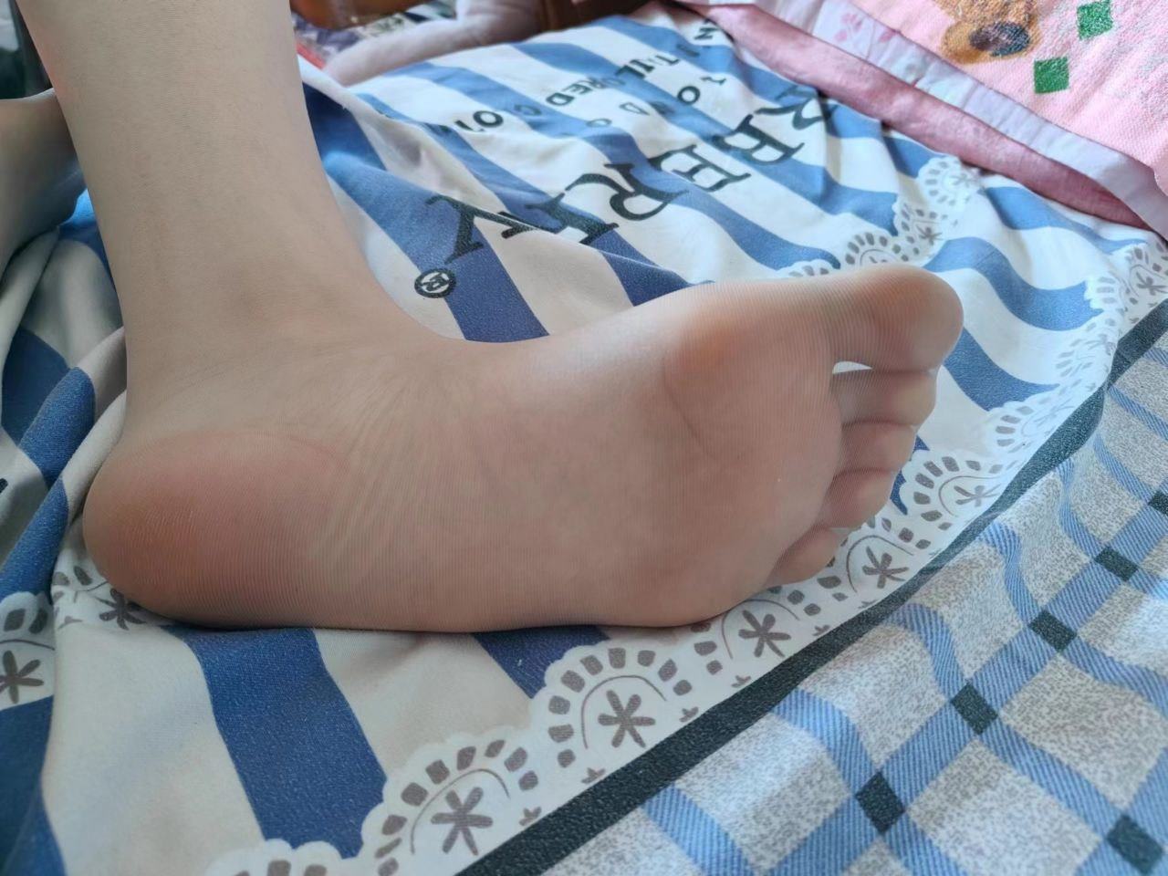 图片[17]-脚模面试脸足同框套路系列-016-18号-175 102 39高颜值 舞蹈校花撅屁股[28P] – 速更版-美库