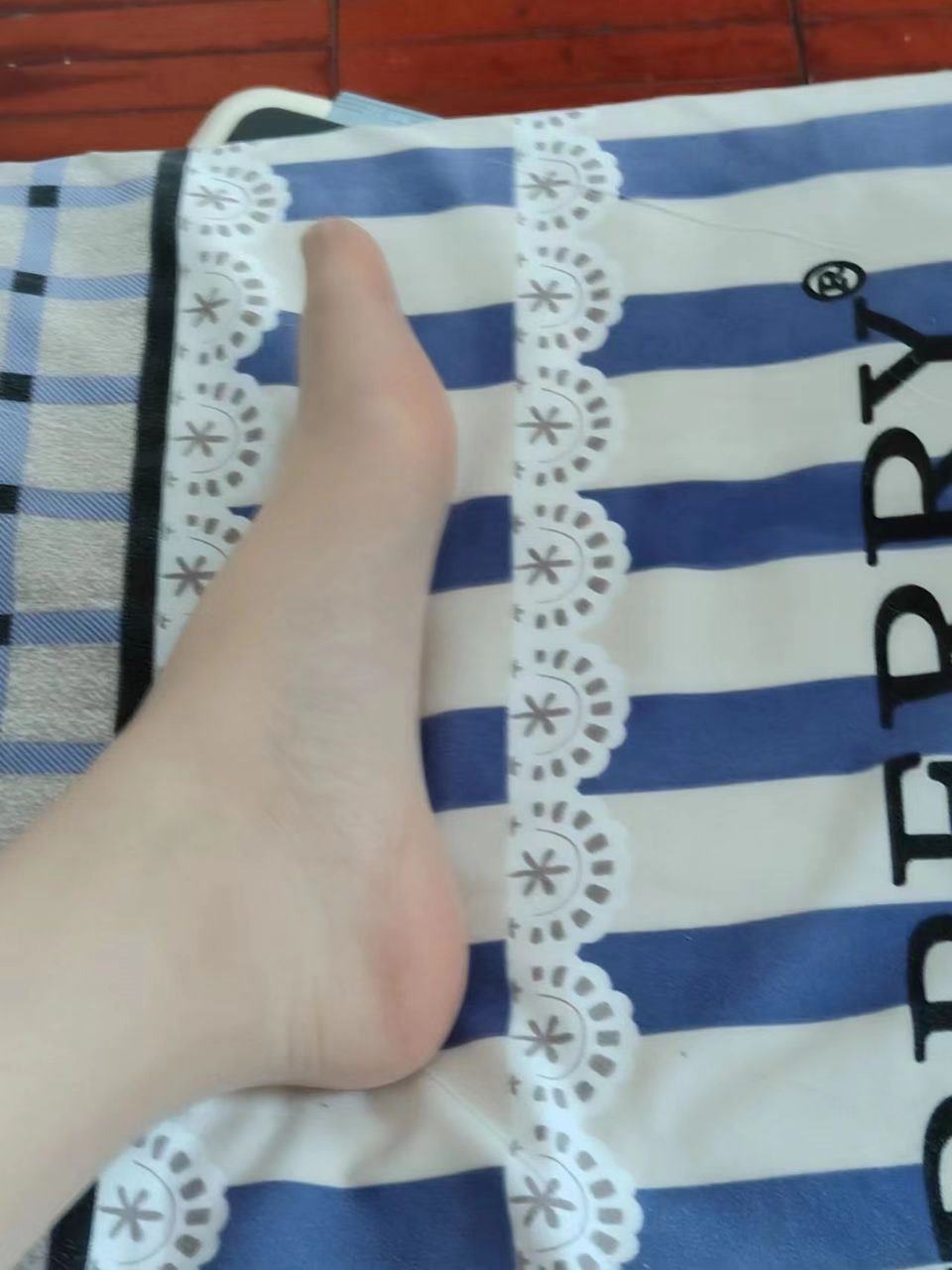 图片[18]-脚模面试脸足同框套路系列-016-18号-175 102 39高颜值 舞蹈校花撅屁股[28P] – 速更版-美库