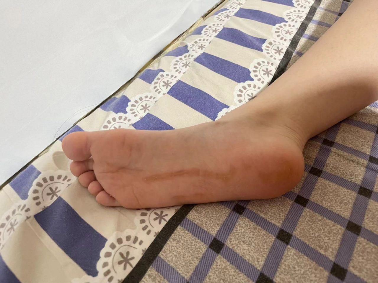 图片[10]-脚模面试脸足同框套路系列-017-19号-164 90 眼镜妹[12P] – 速更版-美库